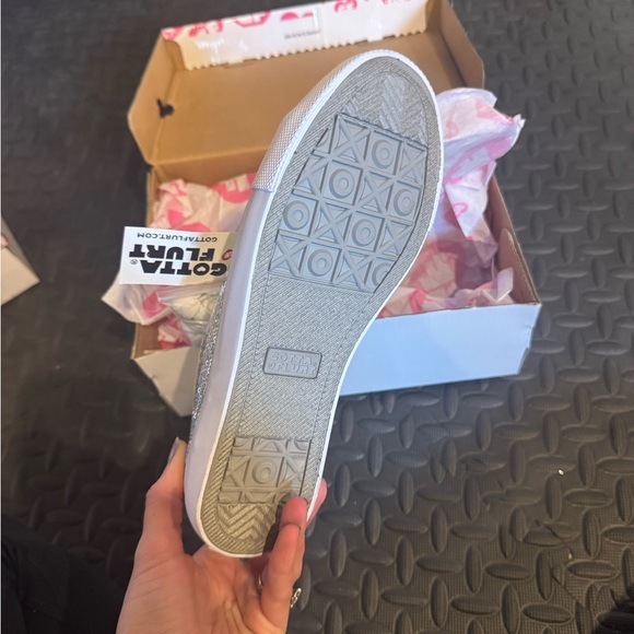 Gotta Flurt • NWT Women's Pizazz Silver/Lime Sequin Sneaker - Picture 4 of 6